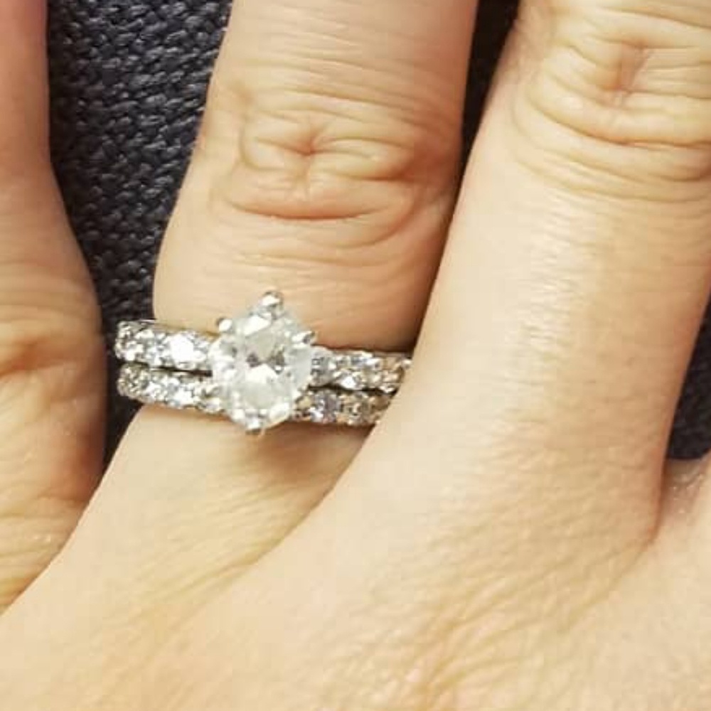 1.72 ct VS2 Oval Diamond Engagement Ring Platinum